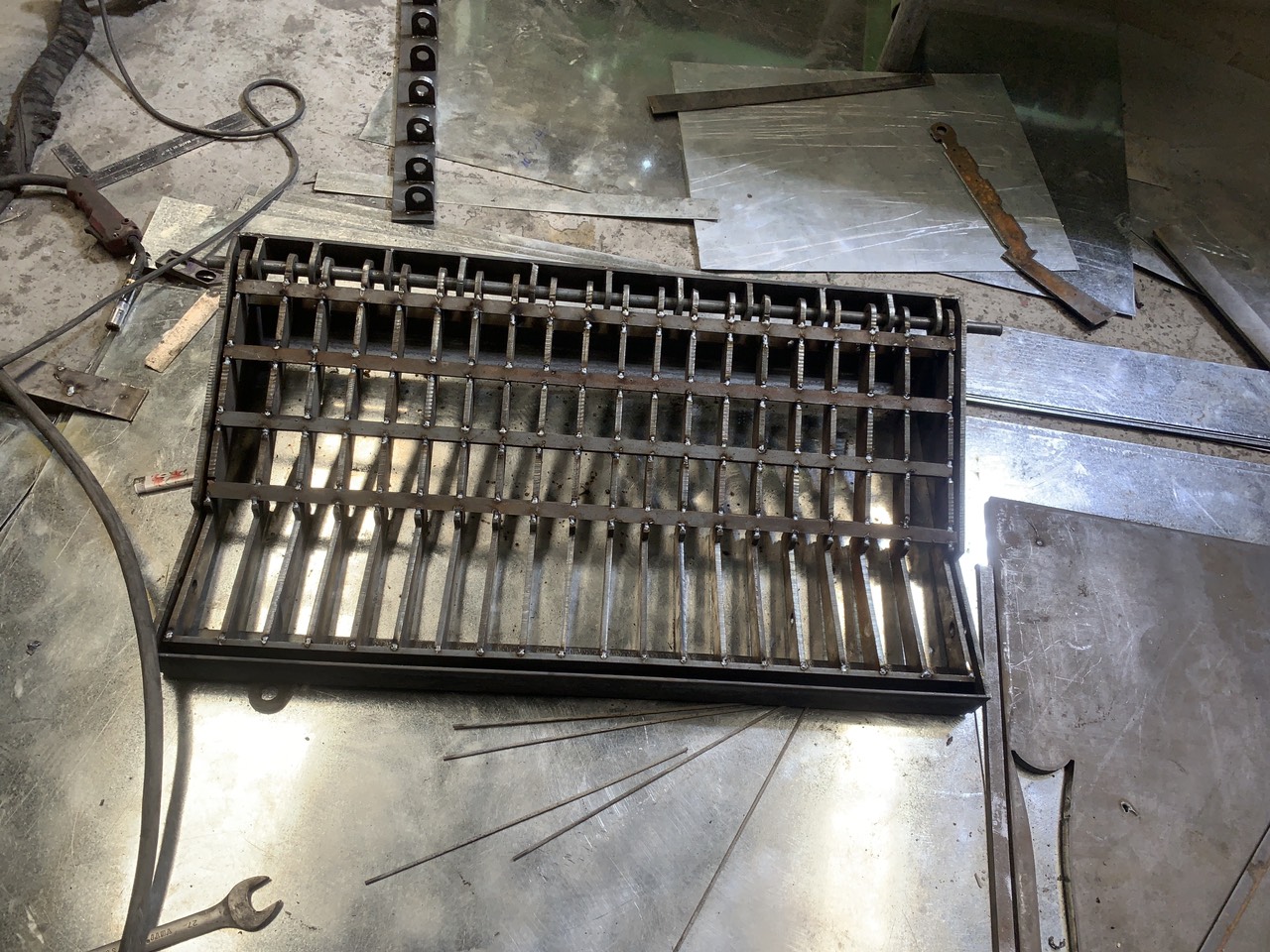 GIA CÔNG VÀ CUNG CẤP SONG CHẮN RÁC