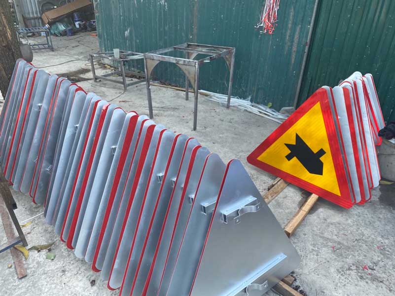 Nhận gia công các loại biển báo giao thông