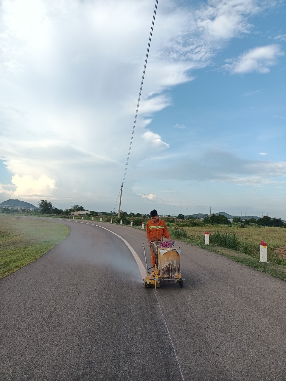 Báo Giá Và Quy Trình Thi Công Sơn Kẻ Vạch Nhiệt Dẻo Phản Quang Chuẩn QCVN 41